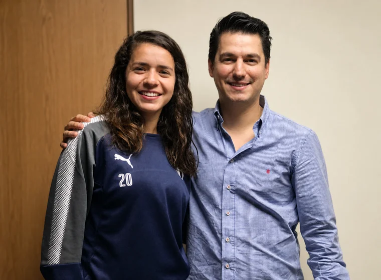 Dr. Víctor López Valerio en seguimiento con paciente lesionado